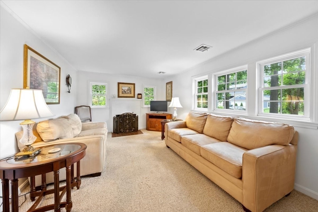 18 A Hammond Road Natick, MA 01760 - Photo 4 of 26 Gallery Image 4