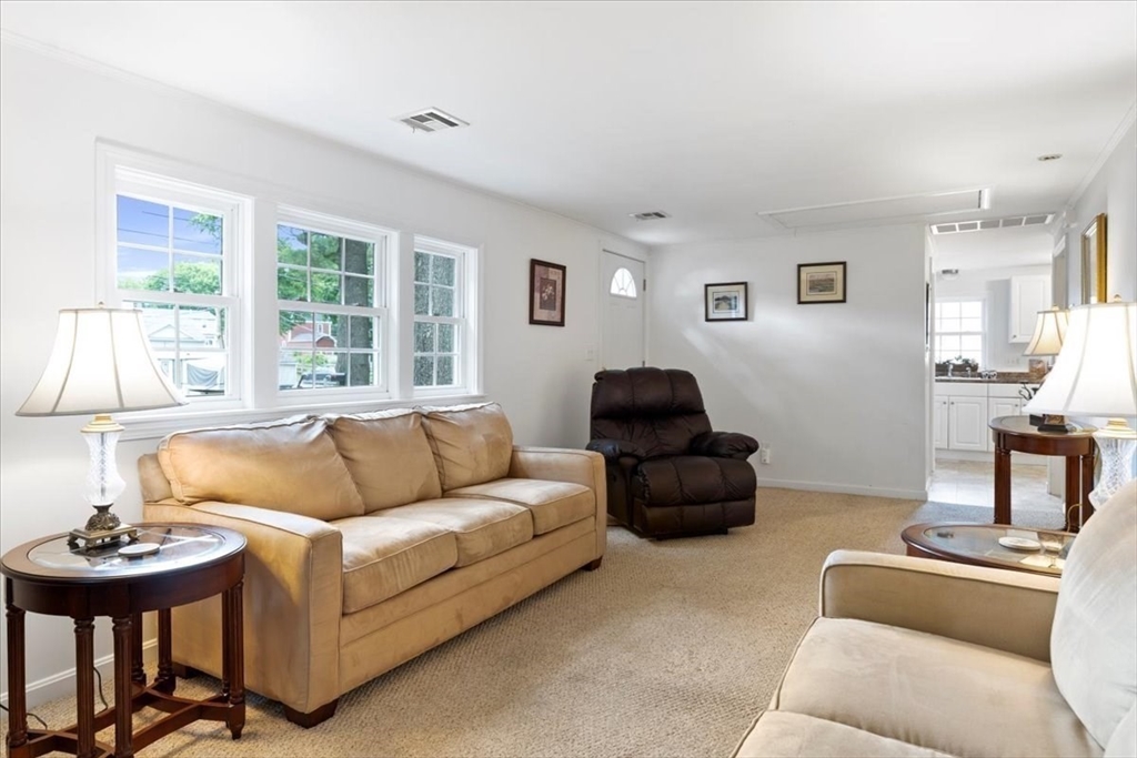 18 A Hammond Road Natick, MA 01760 - Photo 5 of 26 Gallery Image 5