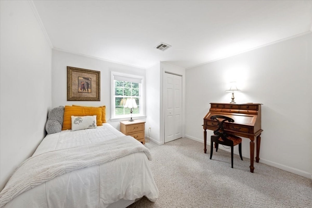 18 A Hammond Road Natick, MA 01760 - Photo 6 of 26 Gallery Image 6