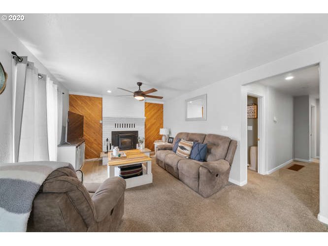 39707 Pleasant Street Sandy, OR 97055 - Photo 15 of 31 Living Room