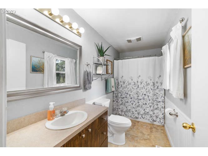 39707 Pleasant Street Sandy, OR 97055 - Photo 18 of 31 Bathroom