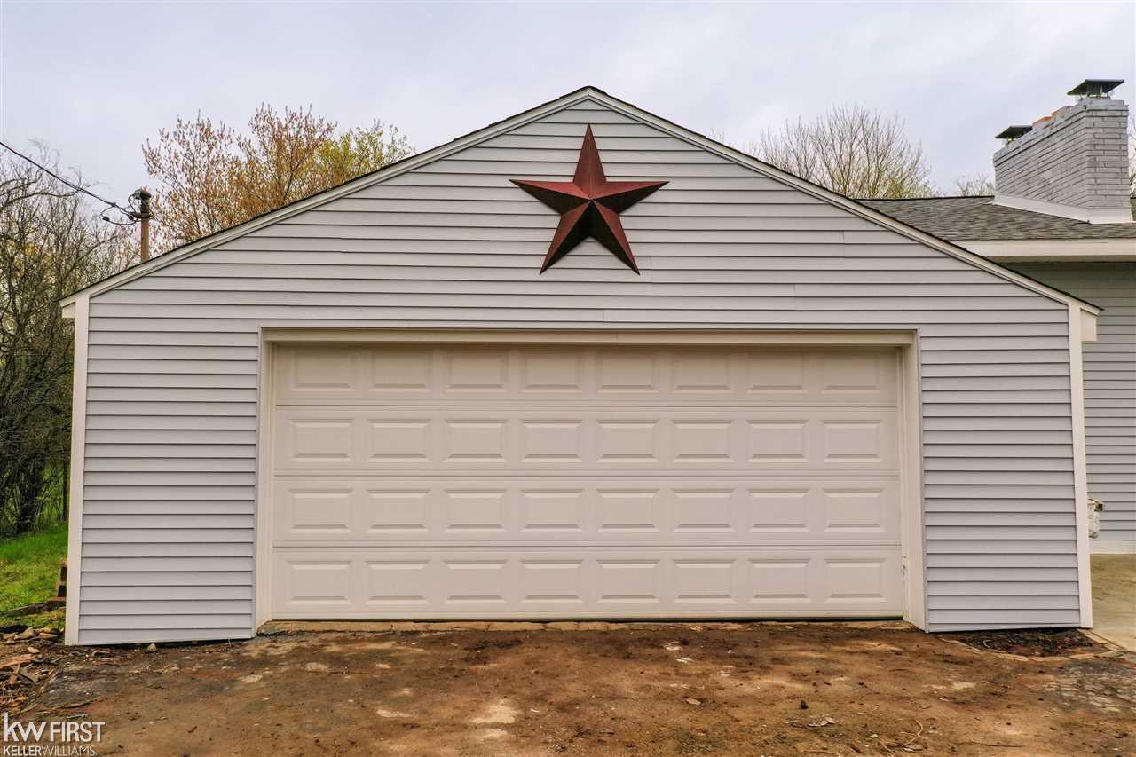 4065 South Genesee Road Grand Blanc, MI 48439 - Photo 13 of 38 50073077-12.JPG
