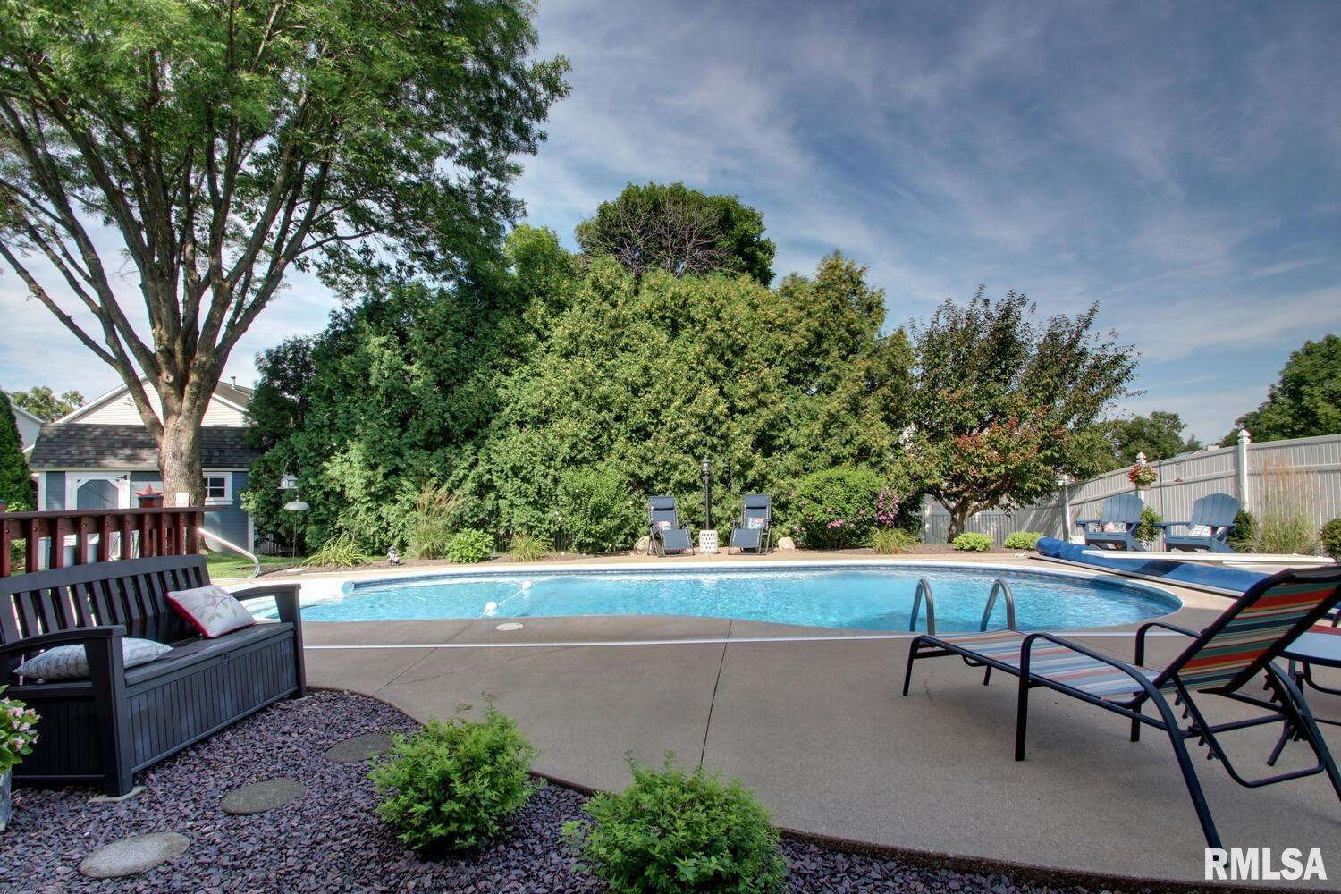1404 Deerfield Road Quincy, IL 62305 - Photo 3 of 26 Gallery Image 3