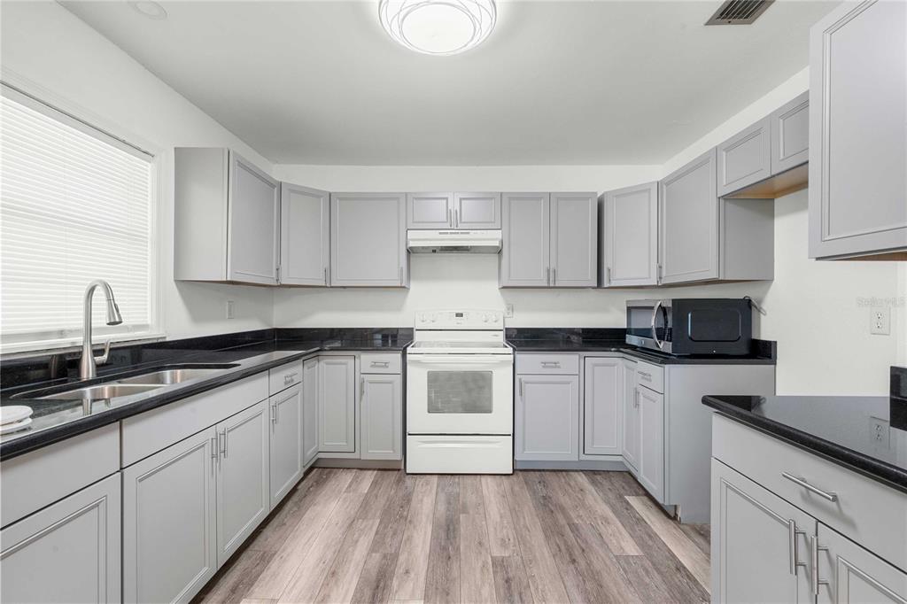 14024 County Road 757 Webster, FL 33597 - Photo 20 of 48