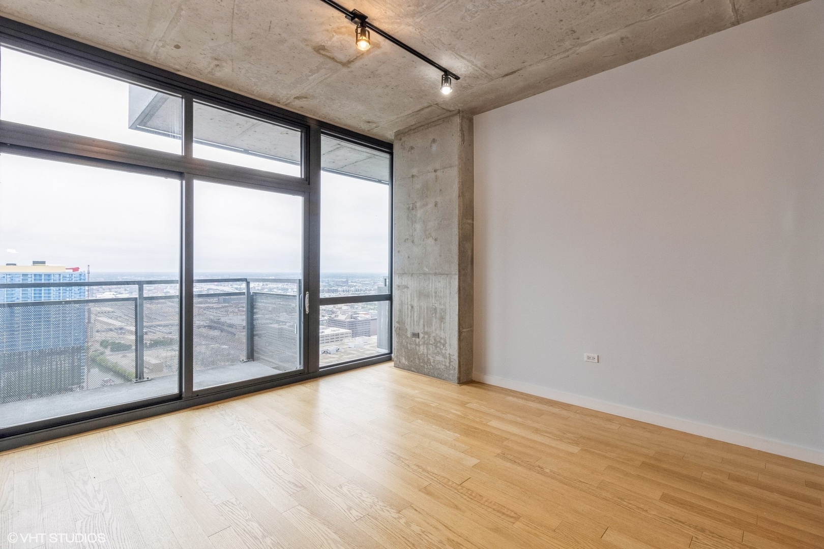 235 West Van Buren Street, Unit 4209 Chicago, IL 60607 - Photo 3 of 10 a view of an empty room with a large window