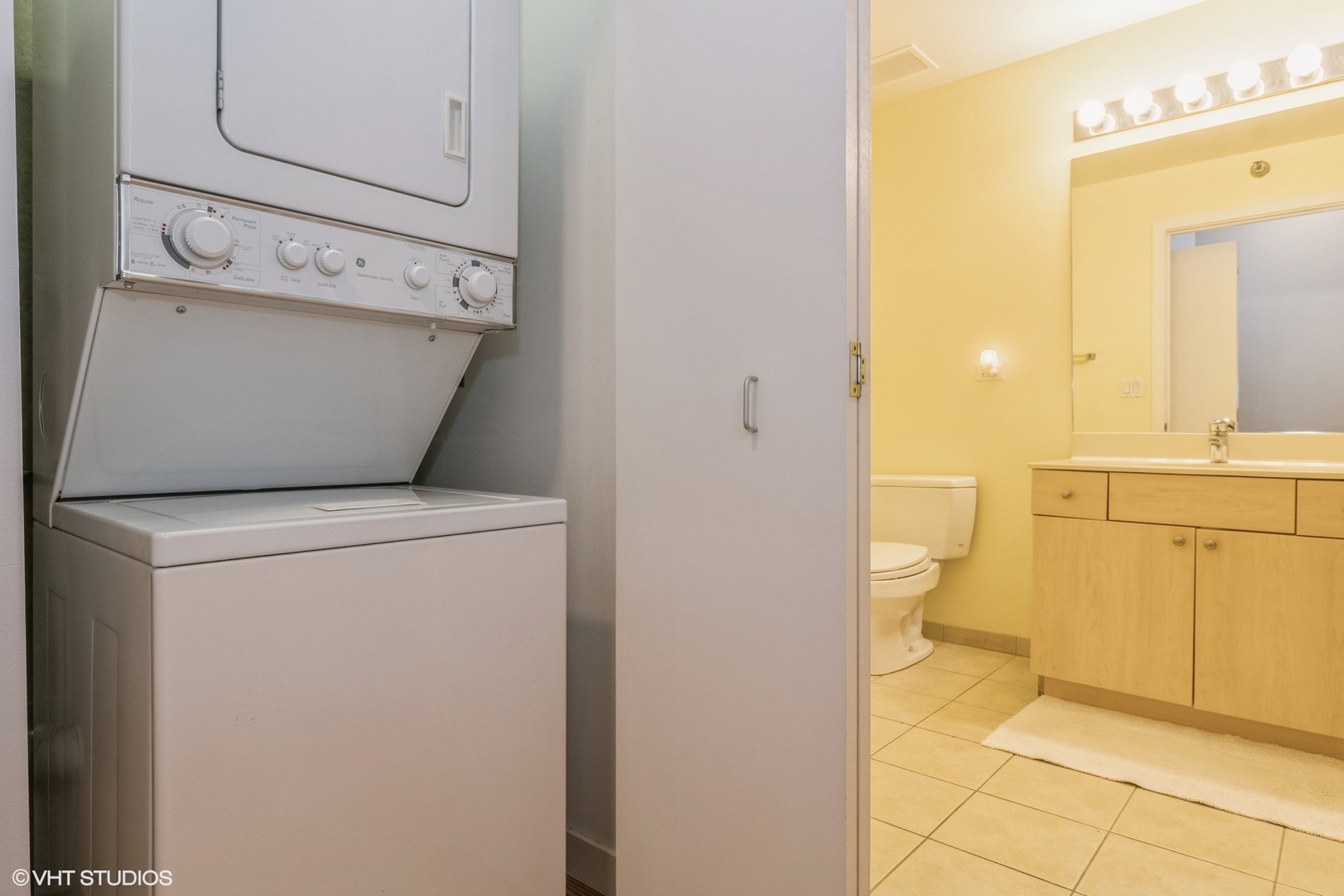 235 West Van Buren Street, Unit 4209 Chicago, IL 60607 - Photo 10 of 10 a bathroom with a sink and toilet
