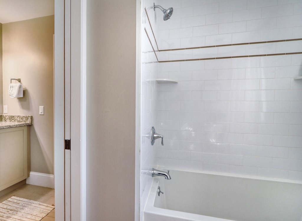 52 Thorpe Road Needham, MA 02494 - Photo 28 of 39 a bathroom with a bathtub