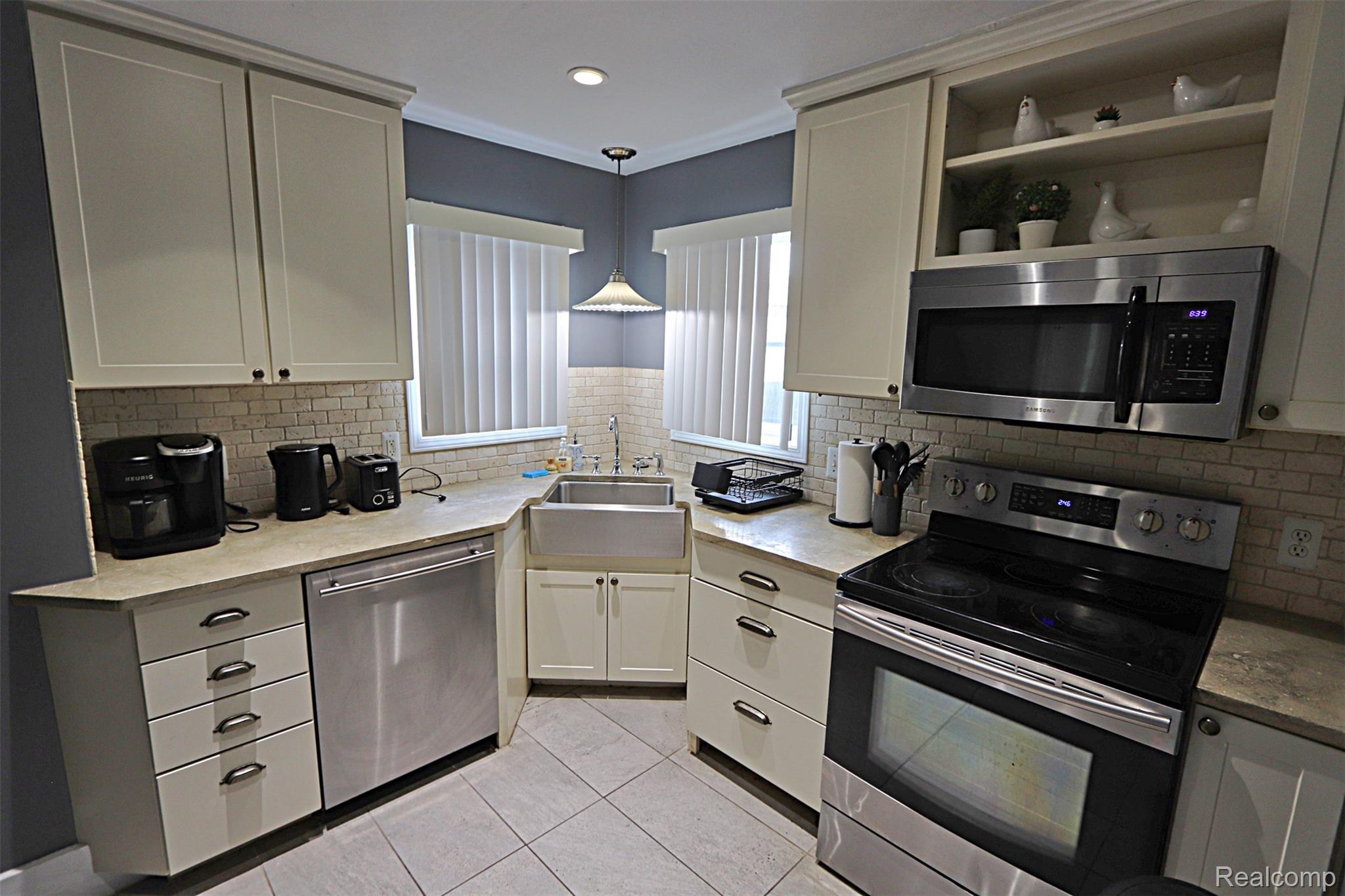 1149 Cambridge Road Berkley, MI 48072 - Photo 13 of 52 IMG_0931_InPixio.jpg