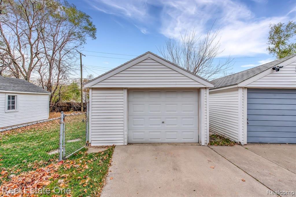 2022 Vernier Road Grosse Pointe Woods, MI 48236 - Photo 39 of 40