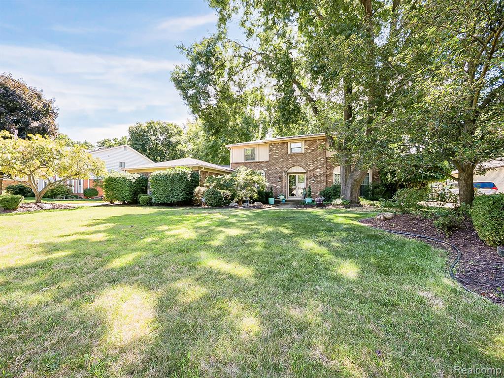 11924 Raintree Court Utica, MI 48315 - Photo 2 of 41 Gallery Image 2