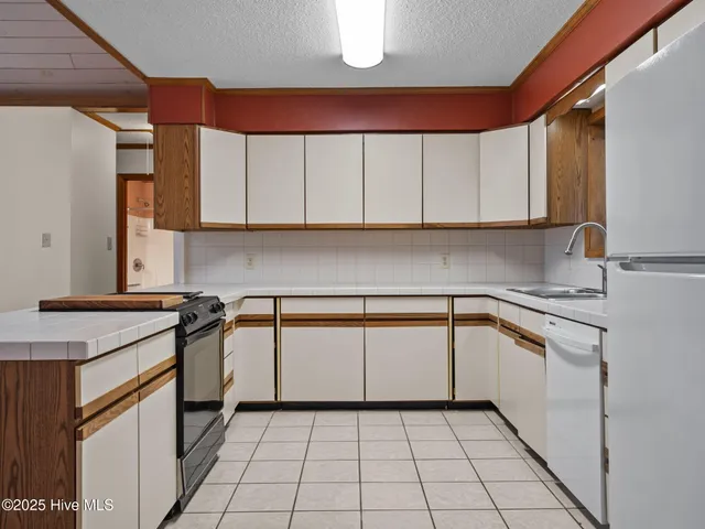 $700,000 | 112 Page Place, Emerald Isle, NC 28594