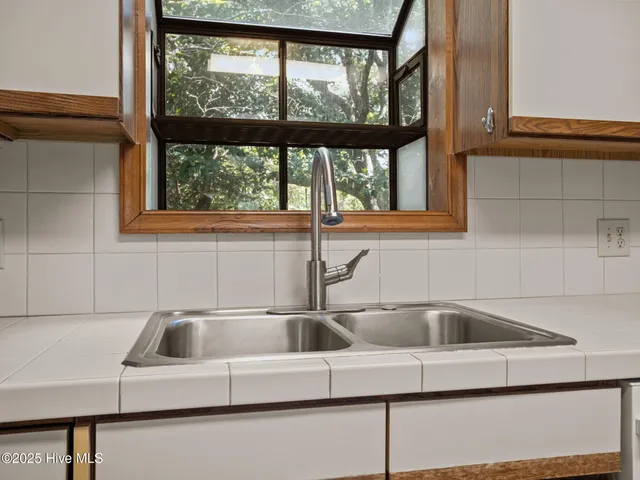 $700,000 | 112 Page Place, Emerald Isle, NC 28594