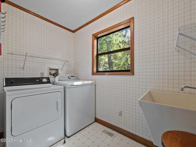 $700,000 | 112 Page Place, Emerald Isle, NC 28594