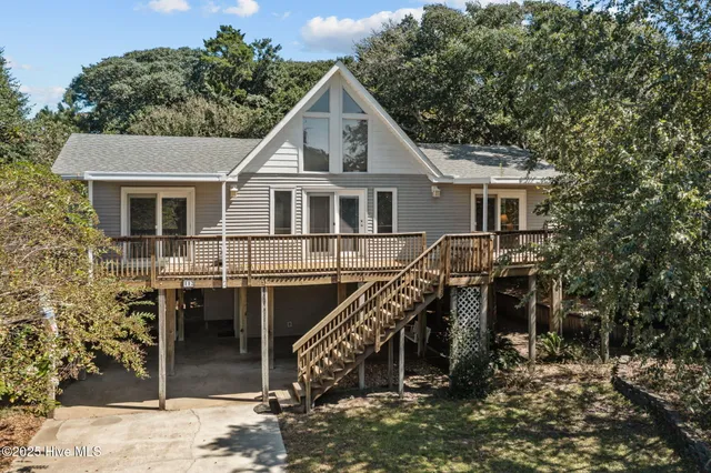 $700,000 | 112 Page Place, Emerald Isle, NC 28594