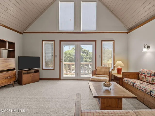 $700,000 | 112 Page Place, Emerald Isle, NC 28594