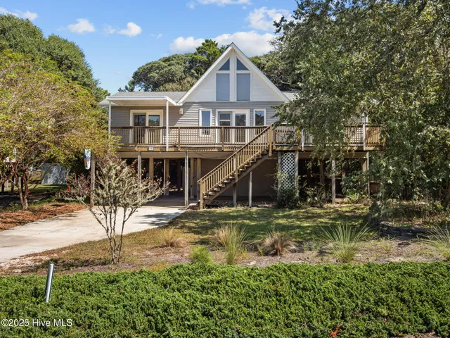 $700,000 | 112 Page Place, Emerald Isle, NC 28594