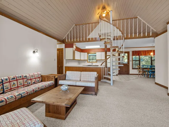 $700,000 | 112 Page Place, Emerald Isle, NC 28594