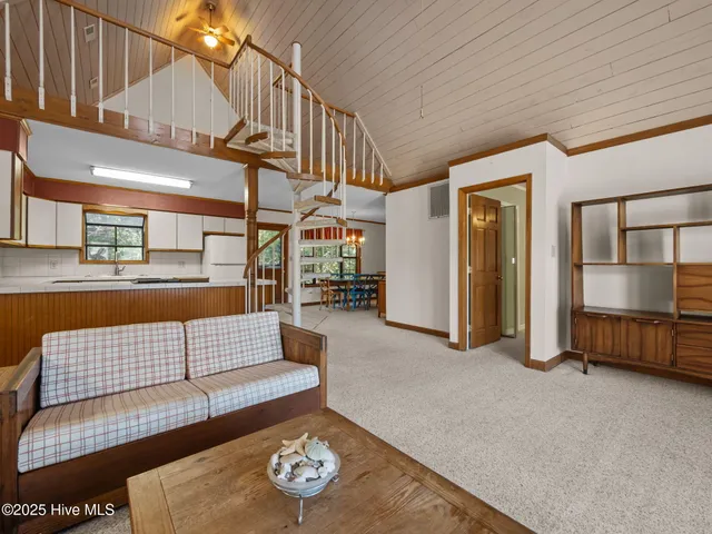 $700,000 | 112 Page Place, Emerald Isle, NC 28594