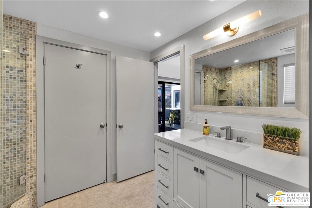 2550 East Miramonte Circle, Unit B Palm Springs, CA 92264 - Photo 28 of 59