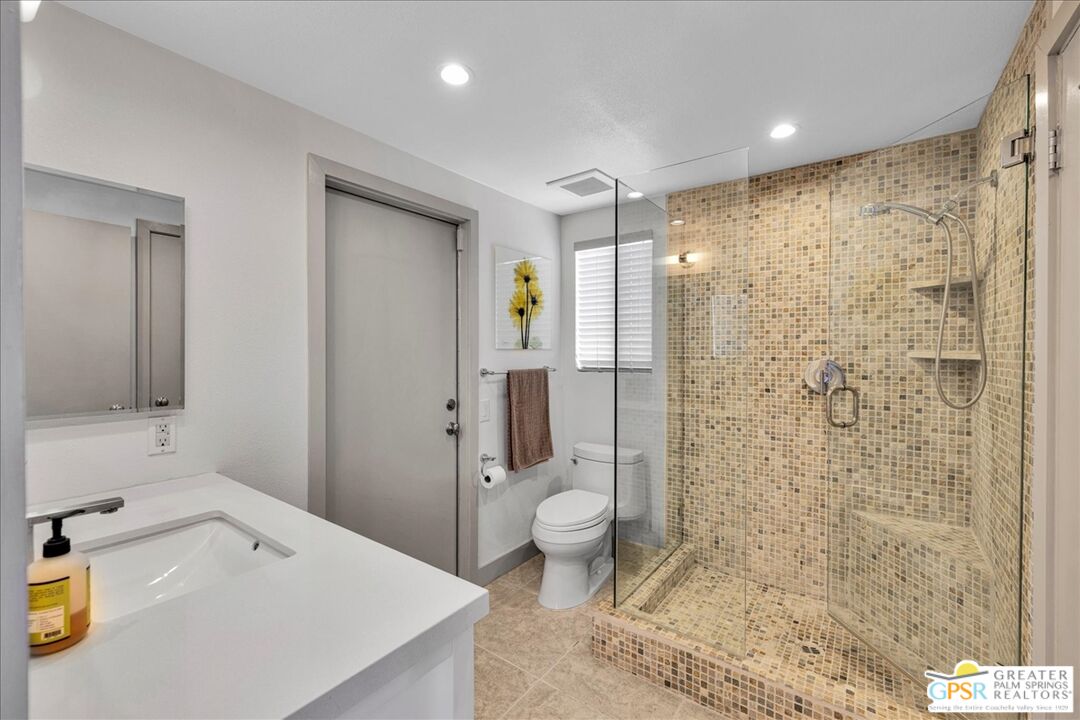 2550 East Miramonte Circle, Unit B Palm Springs, CA 92264 - Photo 29 of 59