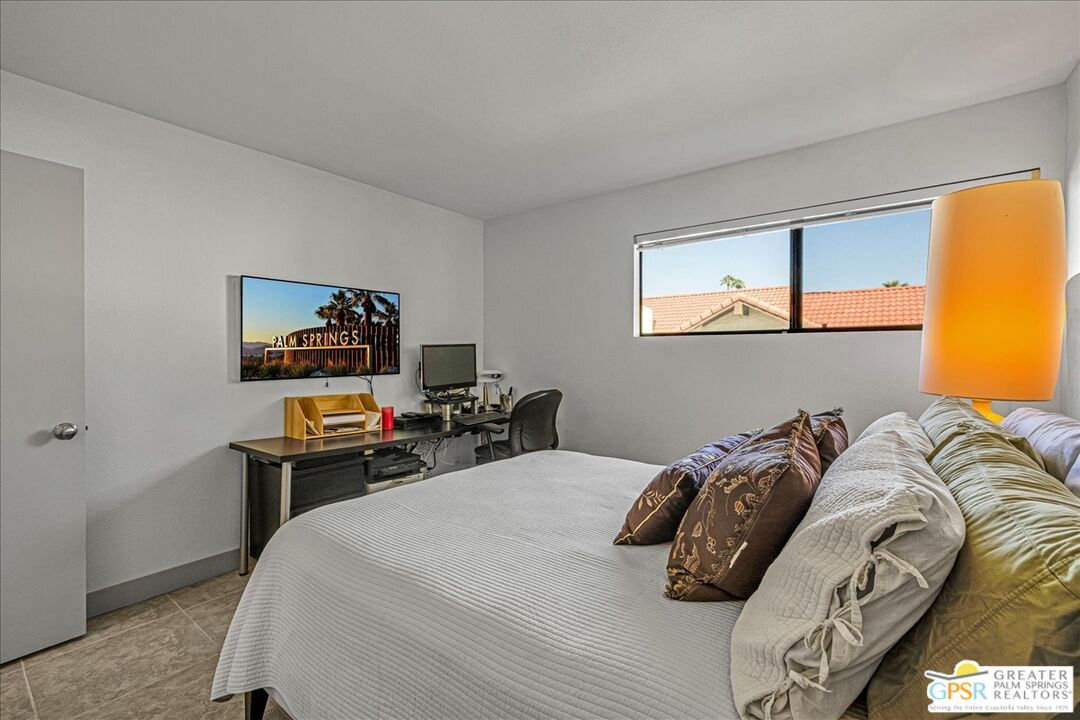 2550 East Miramonte Circle, Unit B Palm Springs, CA 92264 - Photo 30 of 59