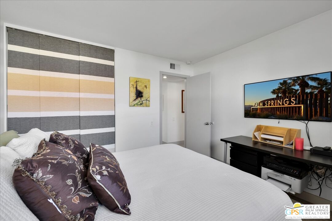 2550 East Miramonte Circle, Unit B Palm Springs, CA 92264 - Photo 32 of 59