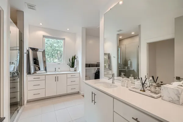 $6,000 | 705 East Monroe Street, Unit B, Austin, TX 78704
