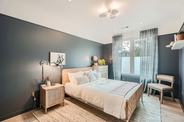 $6,000 | 705 East Monroe Street, Unit B, Austin, TX 78704