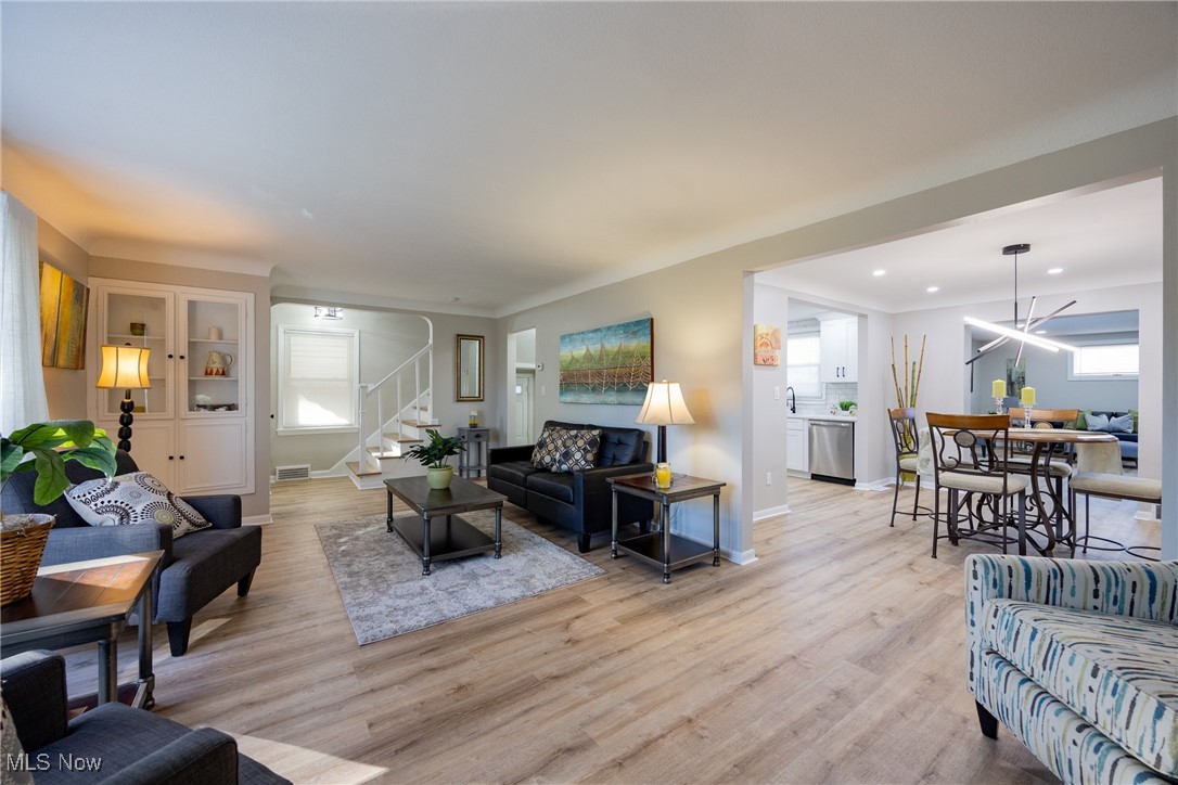 3963 Lansdale Road Cleveland, OH 44118 - Photo 2 of 50 Gallery Image 2