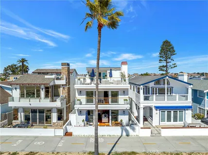 $8,995,000 | 114 East Oceanfront, Newport Beach, CA 92661