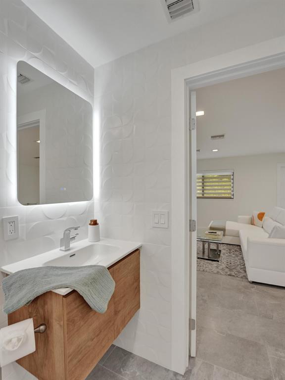 260 Northwest 36th Street Boca Raton, FL 33431 - Photo 16 of 35 a en suite bathroom with a granite countertop tub and a mirror