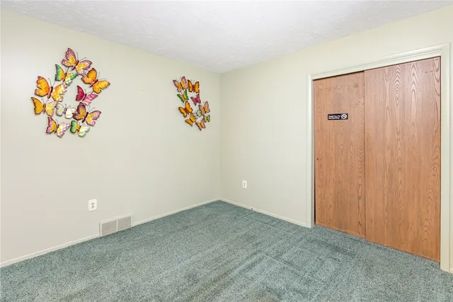 $300,000 | 28 Venice Circle, Irondequoit, NY 14609