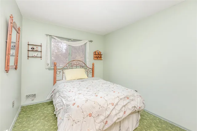 $300,000 | 28 Venice Circle, Irondequoit, NY 14609