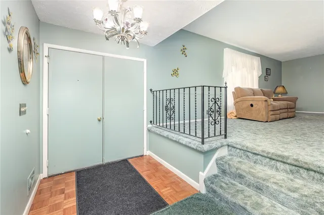 $300,000 | 28 Venice Circle, Irondequoit, NY 14609