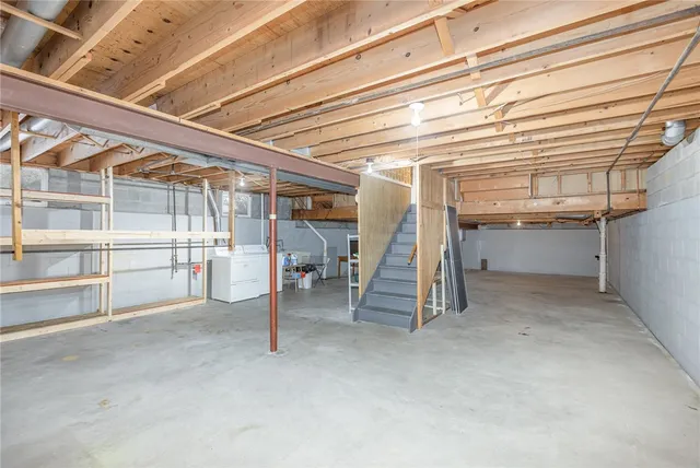 $300,000 | 28 Venice Circle, Irondequoit, NY 14609