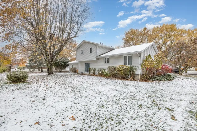 $300,000 | 28 Venice Circle, Irondequoit, NY 14609