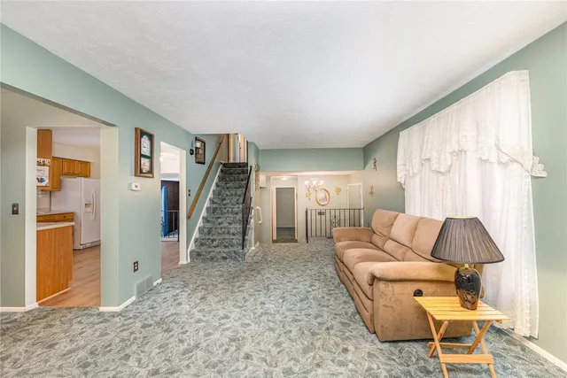 $300,000 | 28 Venice Circle, Irondequoit, NY 14609