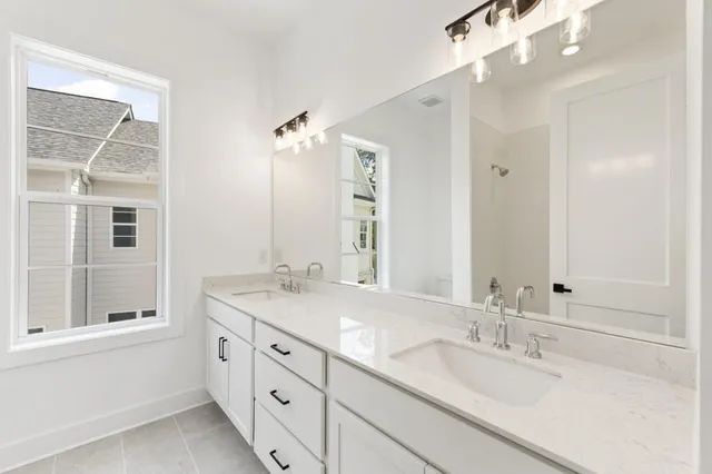 a view of a front of house with a yard