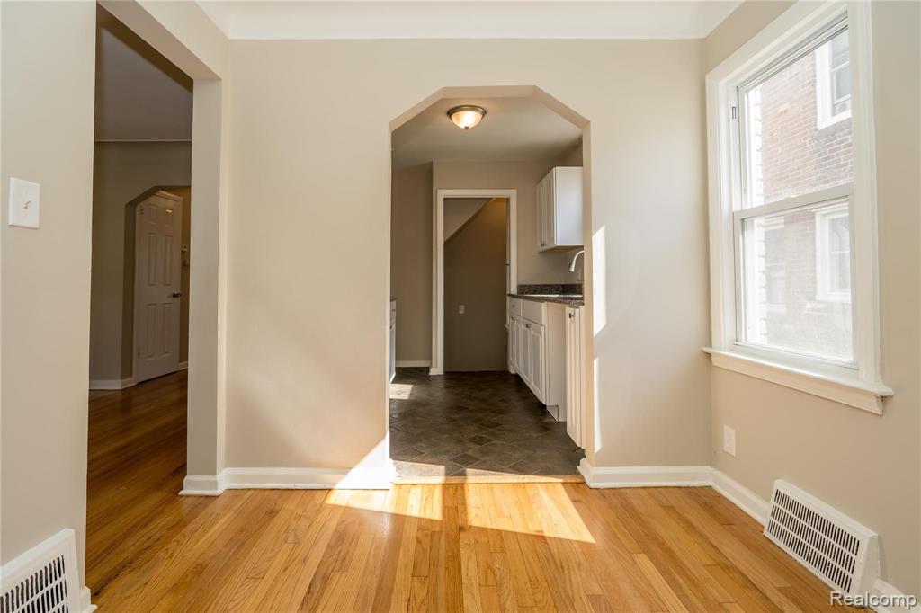 24844 Landau Center Line, MI 48015 - Photo 14 of 58