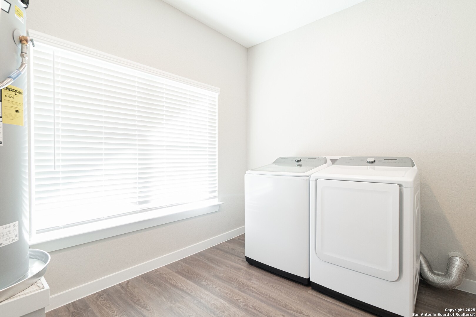5815 Tree View Street San Antonio, TX 78220 - Photo 15 of 29 a utility room with dryer and washer
