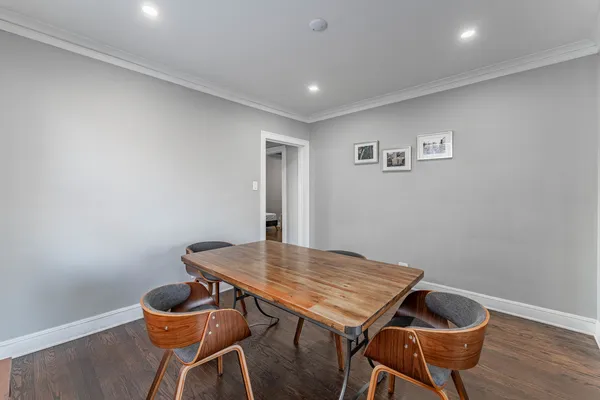 $2,200 | 4933 West Berenice Avenue, Unit 2, Chicago, IL 60641