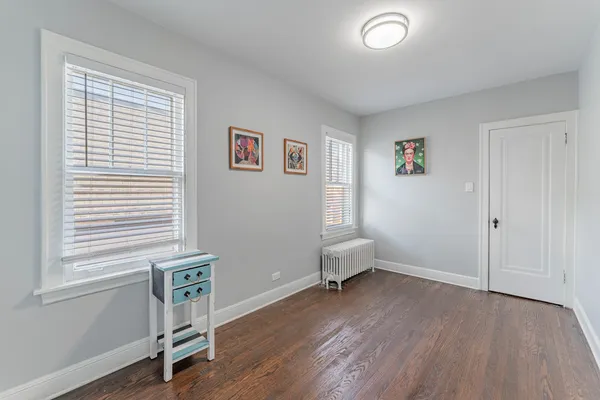 $2,200 | 4933 West Berenice Avenue, Unit 2, Chicago, IL 60641