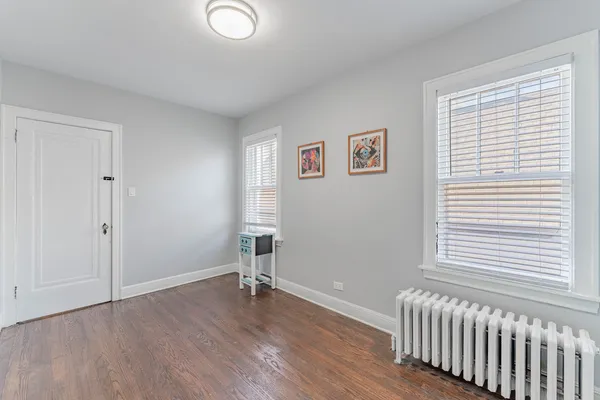 $2,200 | 4933 West Berenice Avenue, Unit 2, Chicago, IL 60641