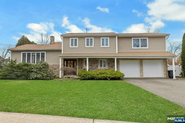 $825,000 | 18 Harwood Place, Wayne, NJ 07470