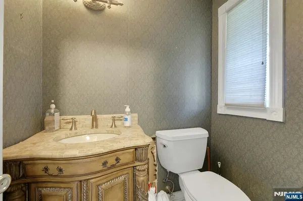 $825,000 | 18 Harwood Place, Wayne, NJ 07470