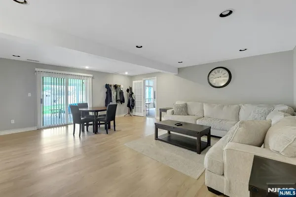 $825,000 | 18 Harwood Place, Wayne, NJ 07470