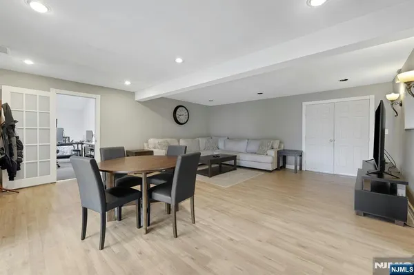 $825,000 | 18 Harwood Place, Wayne, NJ 07470