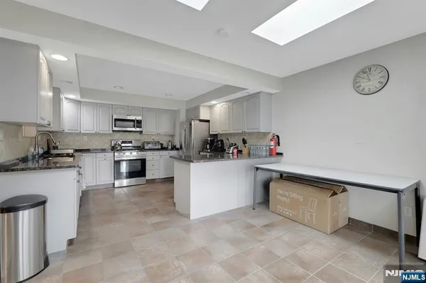 $825,000 | 18 Harwood Place, Wayne, NJ 07470