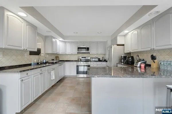 $825,000 | 18 Harwood Place, Wayne, NJ 07470