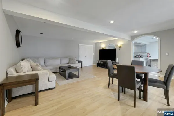 $825,000 | 18 Harwood Place, Wayne, NJ 07470